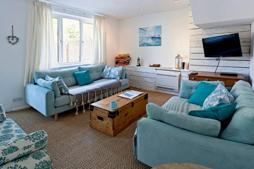 Gorgeous Comfy Walking Birdwatching Paddle Boarding And Seafood On The Doorstep Holiday home West Mersea