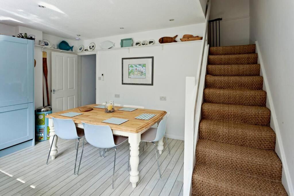 Holiday home Gorgeous Comfy Walking Birdwatching Paddle Boarding And Seafood On The Doorstep