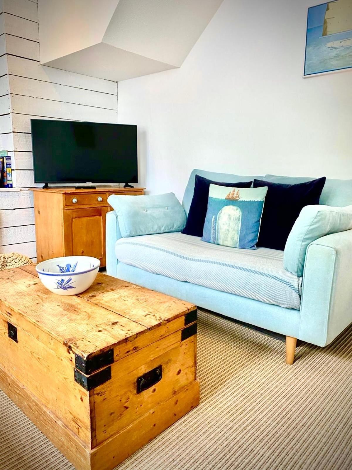 Gorgeous Comfy Walking Birdwatching Paddle Boarding And Seafood On The Doorstep West Mersea