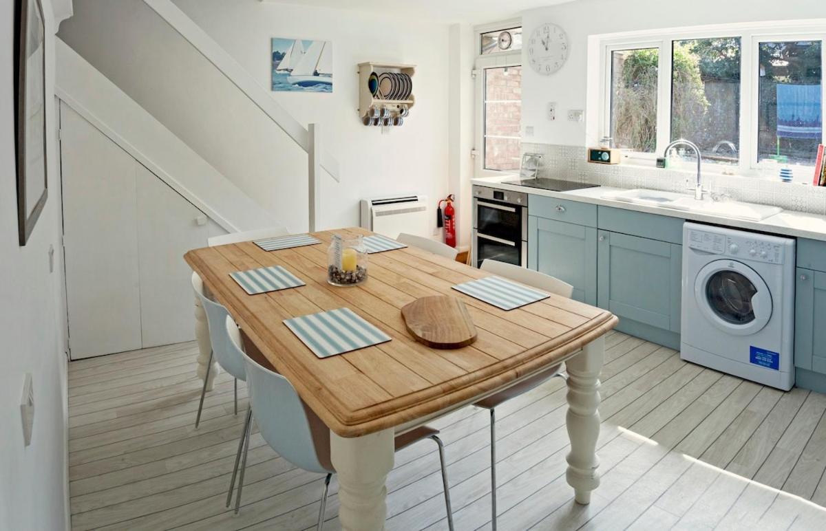 Holiday home Gorgeous Comfy Walking Birdwatching Paddle Boarding And Seafood On The Doorstep